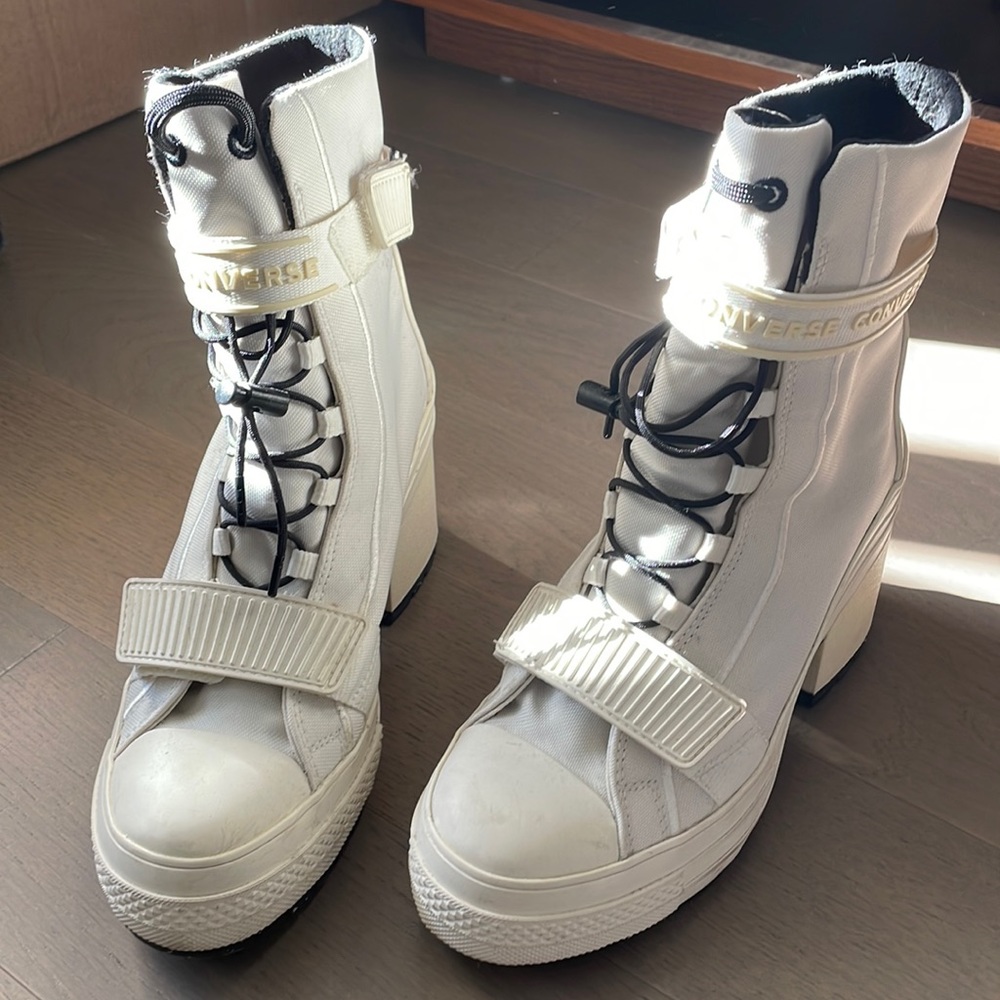Platform converse boots.